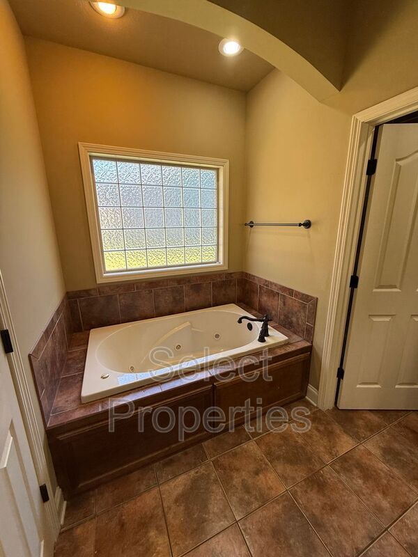 Building Photo - 2520 Granite Pointe