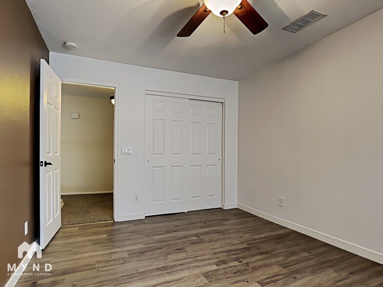 Building Photo - 3719 W Fallen Leaf Ln