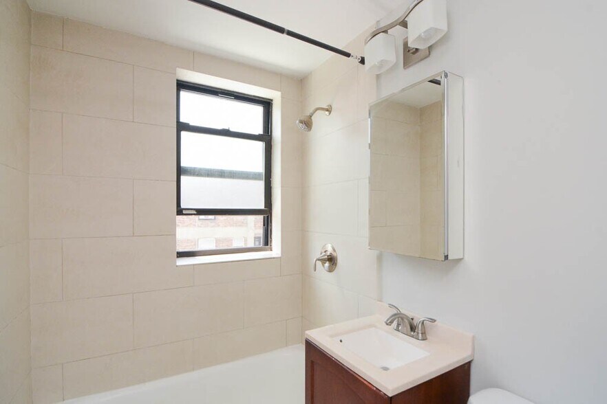 Building Photo - 617 W Patterson Ave