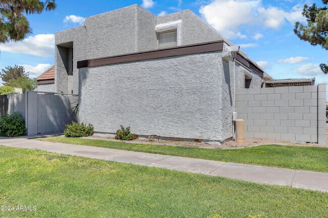Building Photo - 6816 S Snyder Ln