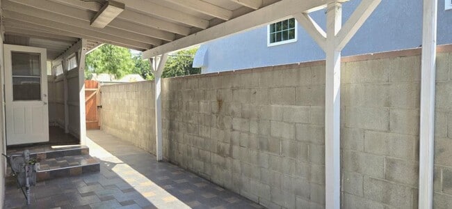 Building Photo - 700 E Angeleno Ave