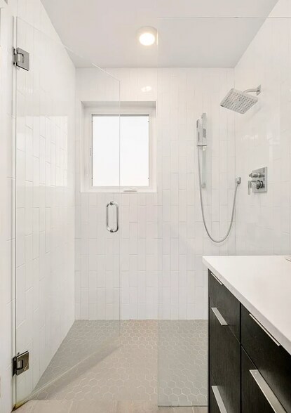Building Photo - 1777 E 39th Ave