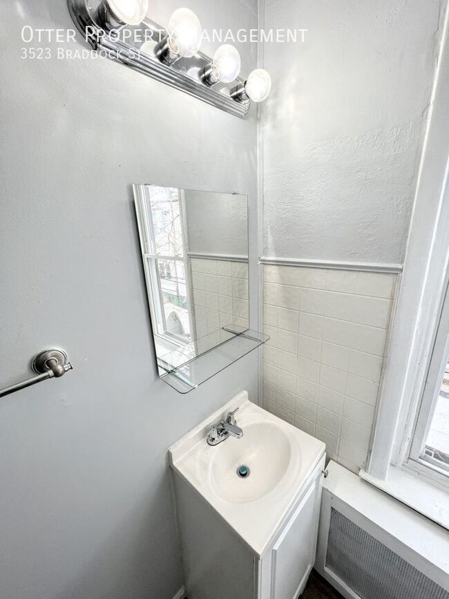 Building Photo - 3523 Braddock St