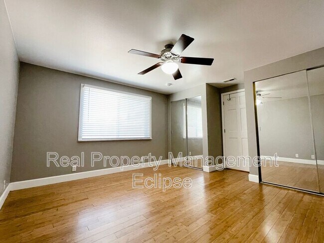 Building Photo - 6908 S 115th St
