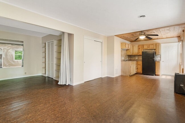 Building Photo - 3-Bedroom Home in North AVL with Studio an...