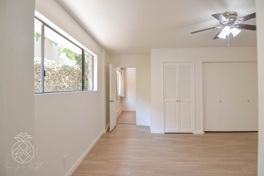 Building Photo - 2262 Fox Hills Dr