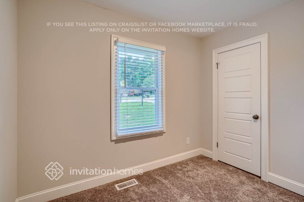 Building Photo - 3179 Santa Fe Trail SW