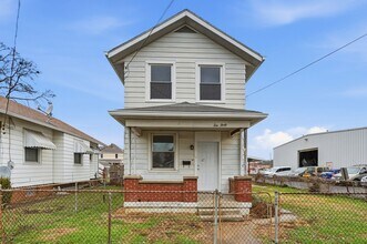 Building Photo - Three Bedroom Home in Hamilton!