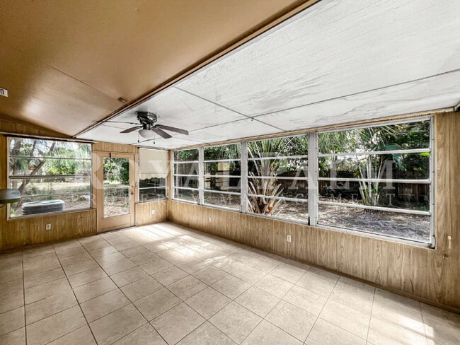 Building Photo - 7300 Barragan Rd