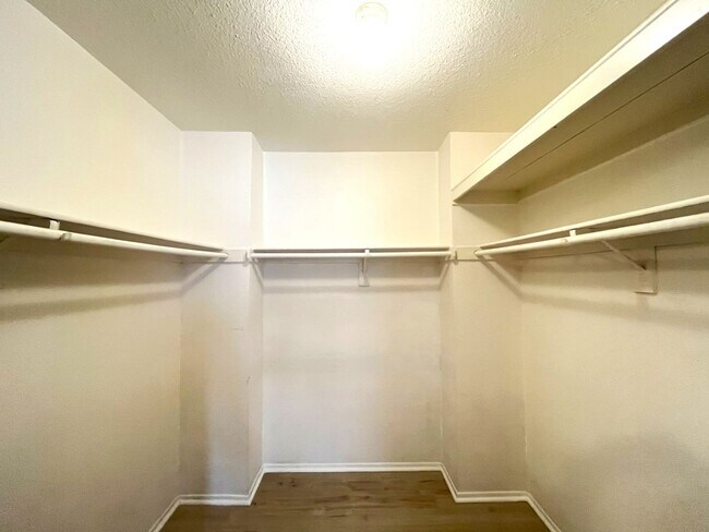 Building Photo - 3 bed, 2.5 bath located in Corona, CA!