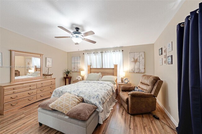 Building Photo - 945 Plantation Rd