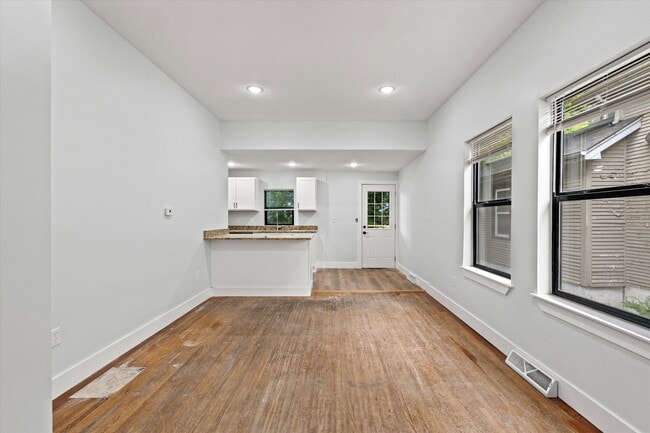 Building Photo - 403 N 9th St