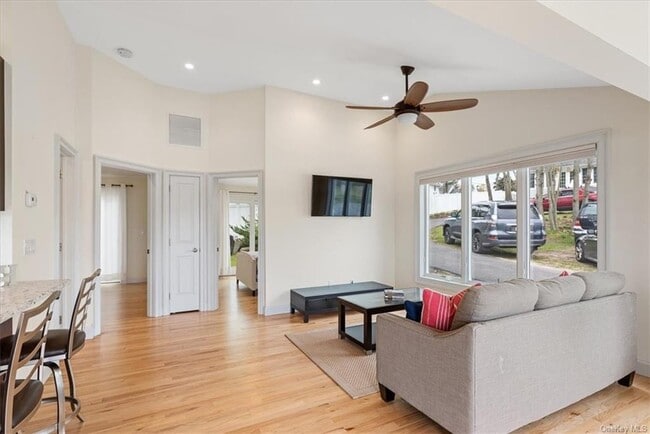 Building Photo - 73 W Tiana Rd