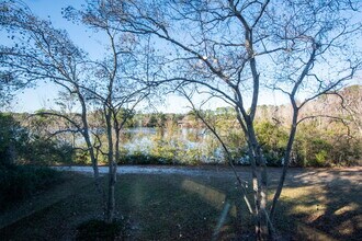 Building Photo - Mid Town Location with a Water View