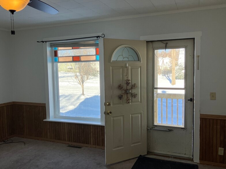 Building Photo - 327 5th Ave