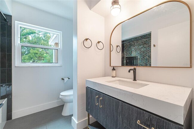 Building Photo - 1097 Eden Isle Blvd NE