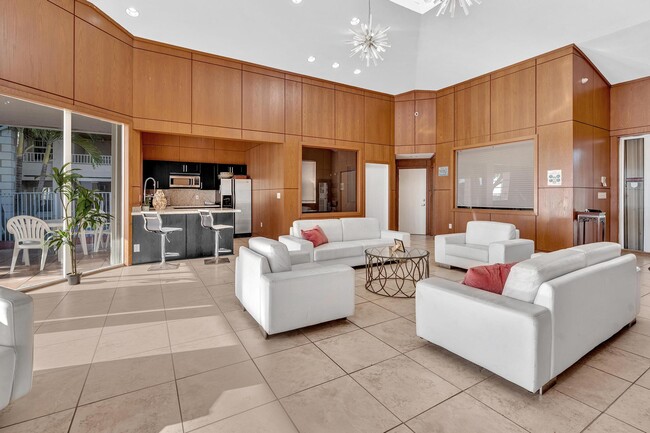 Building Photo - 2850 N Oakland Forest Dr