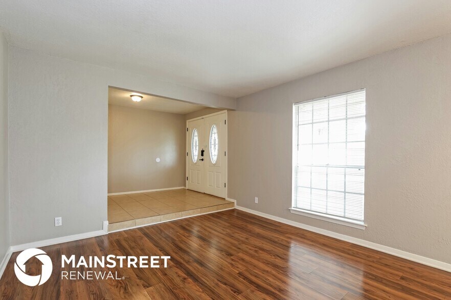 Building Photo - 8807 Glen Shadow Dr