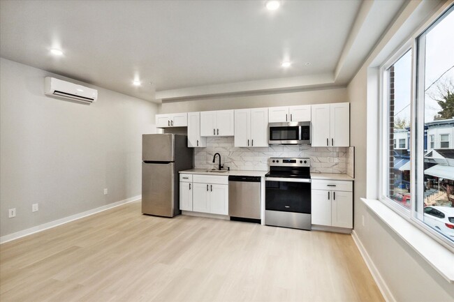 Building Photo - 316 S 52nd St