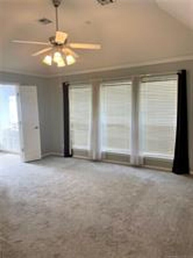 Building Photo - Beautifully kept 1.5 story home with 3 lg bedrooms (game room could be a 4th bedroom).