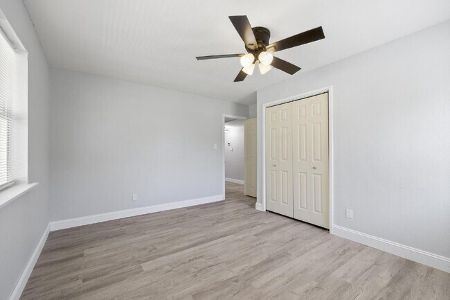 Building Photo - Modern 3-Bedroom Townhome Near Downtown, I...