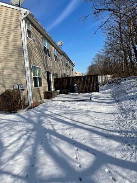 Building Photo - 1650 Mathew Dr