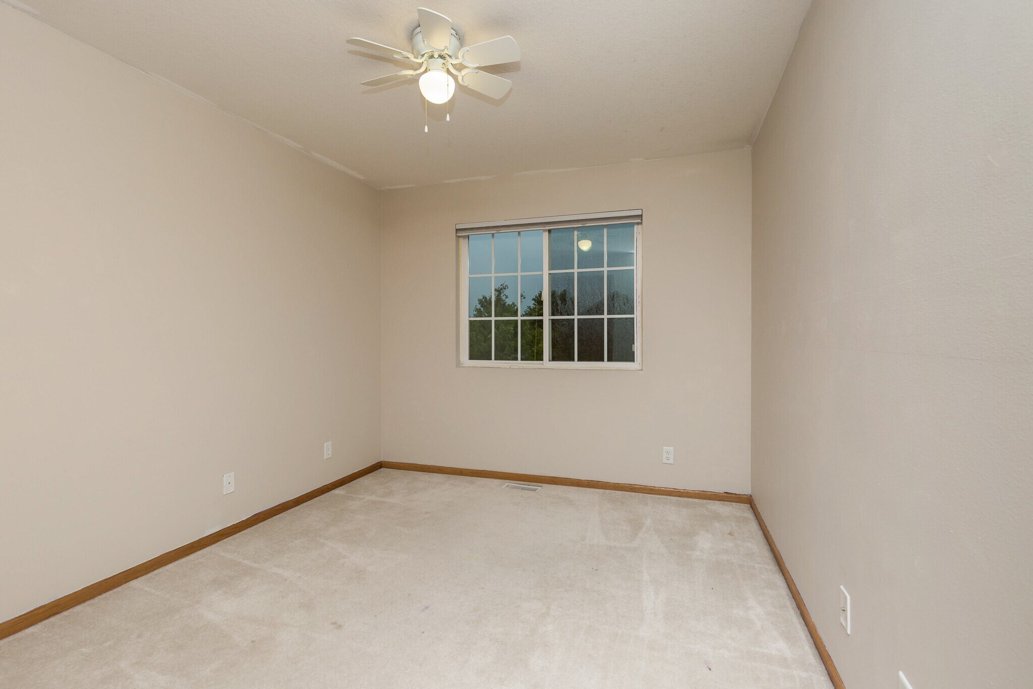 Building Photo - 505 SE Crabapple Dr