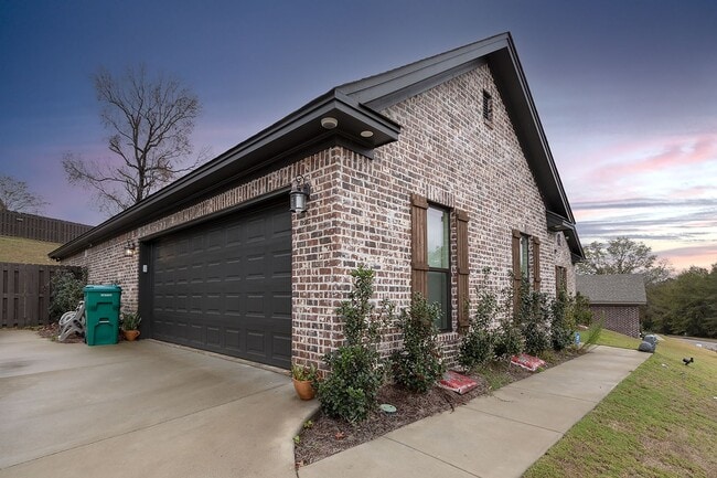 Building Photo - Millbrook Rental!