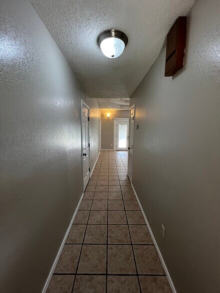 Building Photo - 3535 Warwick Glen Dr