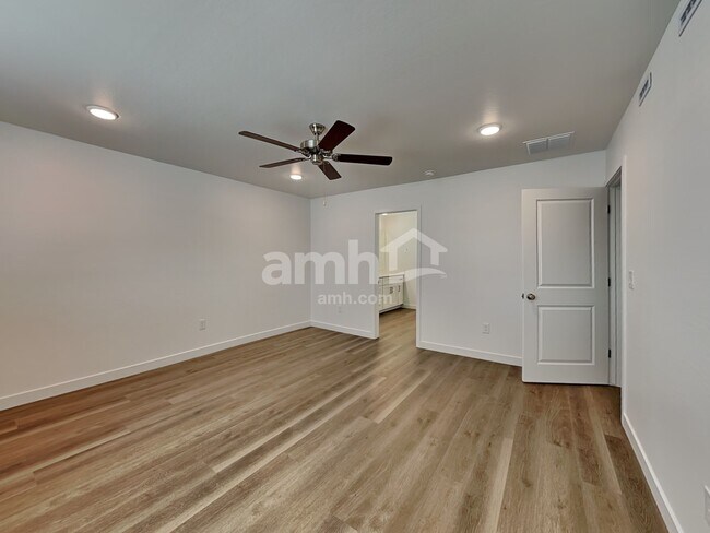 Building Photo - 12535 W Flynn Ln