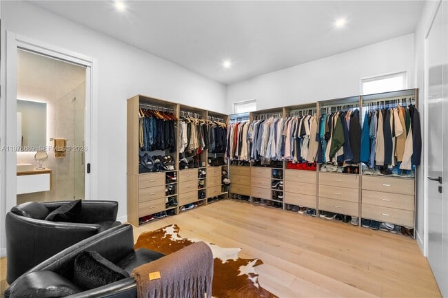 Building Photo - 2015 Country Club Prado