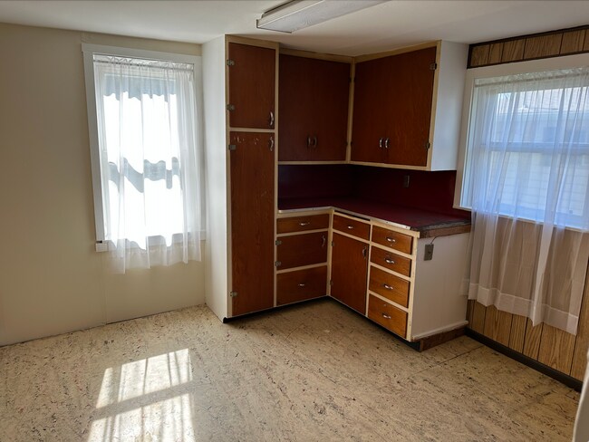 Building Photo - 214 S G St