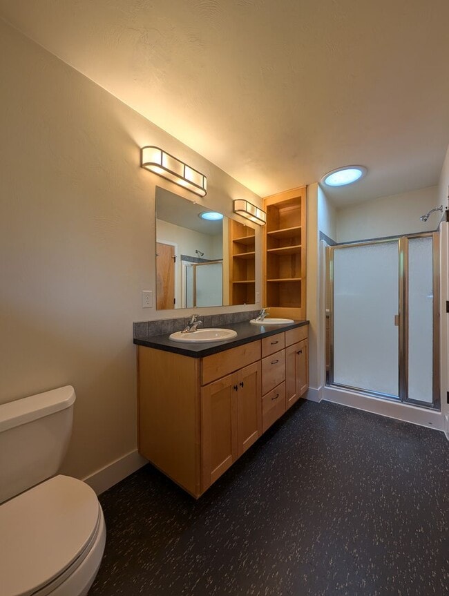 Building Photo - Beautiful 2-Bedroom, 2.5-Bath Condo Near A...