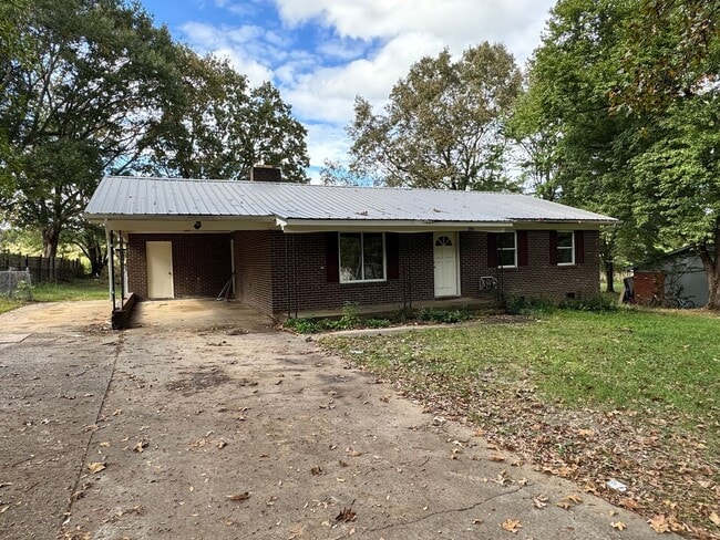 Building Photo - (Currently working on the property) 3/2 in...
