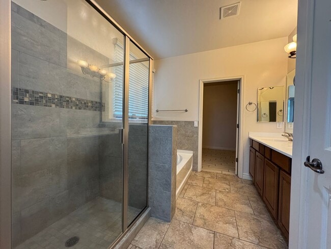 Building Photo - 4BR/3BA/2.5CG, 2534 sq.ft. rental with DEN in Sierra Vista, AZ