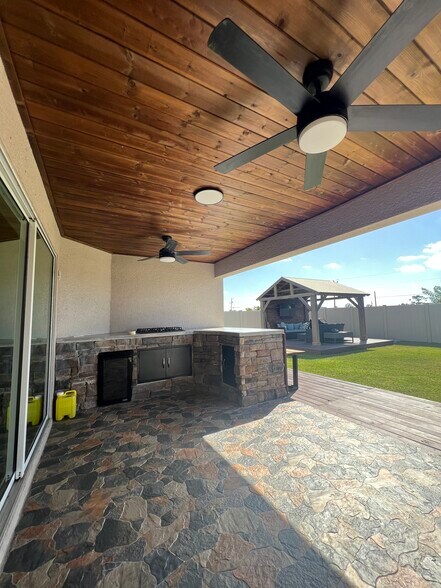 Building Photo - 2834 NW 25th Ln