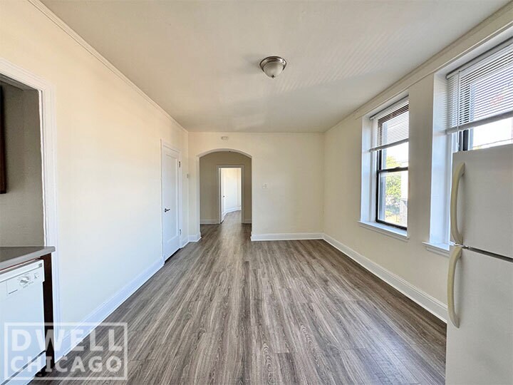 Building Photo - 3333 W Diversey Ave