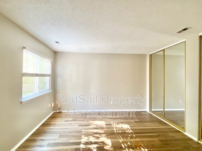 Building Photo - 3833 Foxglove Ct