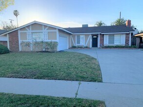 Building Photo - Newly Remodeled 3 Br 2 Ba Home in West Hills