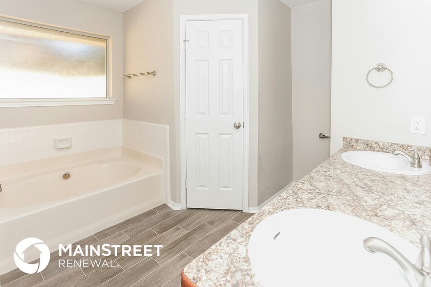 Building Photo - 703 Timberoaks Dr