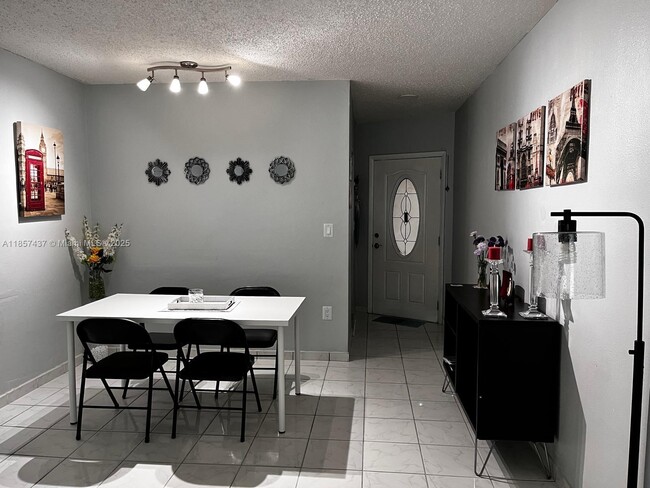Building Photo - 1723 NE Miami Gardens Dr