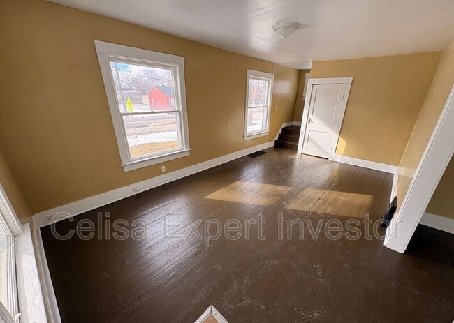 Building Photo - 3420 Plaza Dr