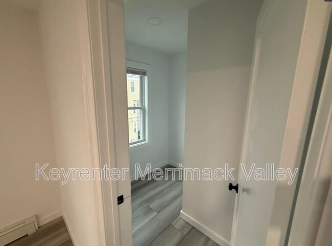 Building Photo - 61 Chapel St