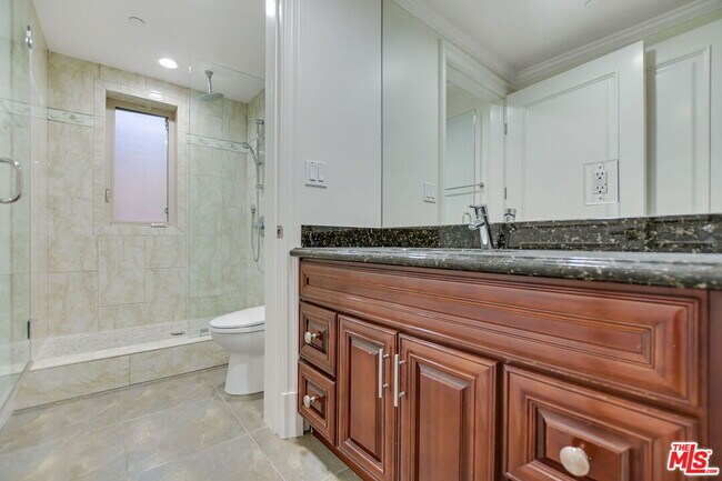 Building Photo - 918 S Wooster St