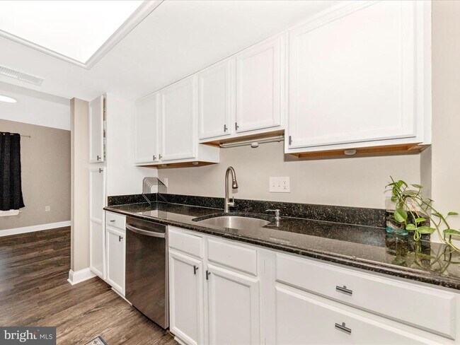 Building Photo - 14004 Daleshire Way