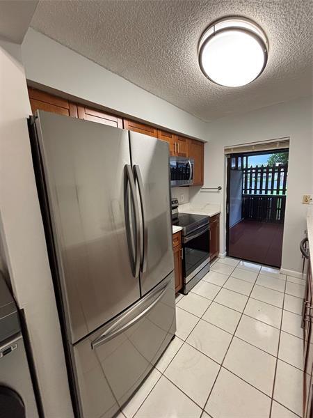 Building Photo - 6837 SW 39th Dr