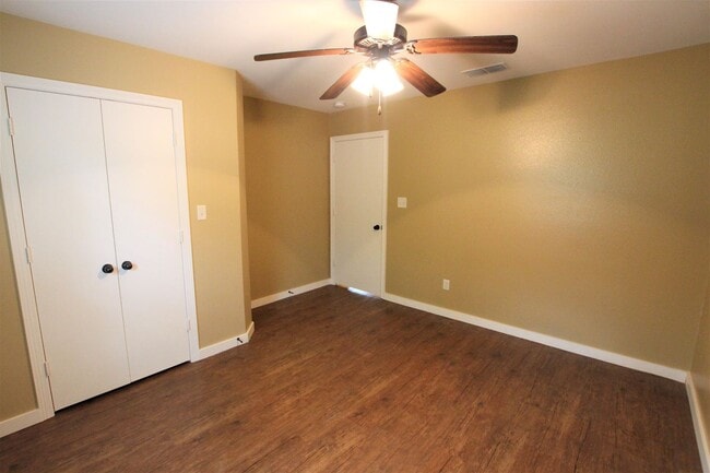 Building Photo - 3 Bedroom, 2 Bathroom Town Home in Tyler!