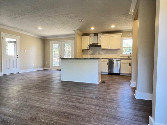 Building Photo - 550 Oglesby Bridge Rd SE