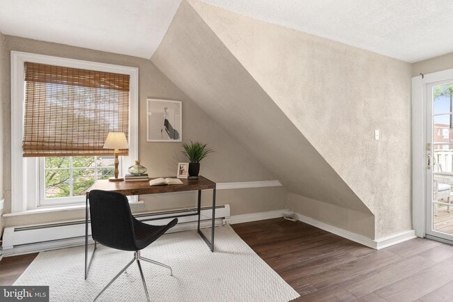 Building Photo - 858 S Front St