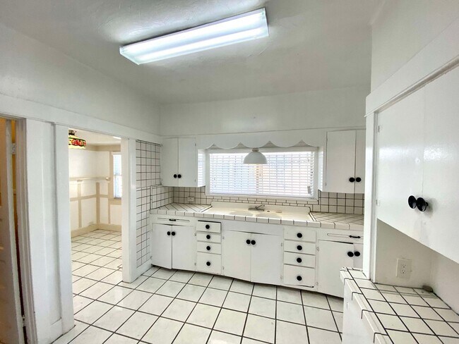 Building Photo - 1513 W 45th St